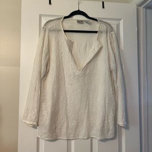 Chico’s White Embroidered Lace Tunic Top.
Size: 2 (XL/14)